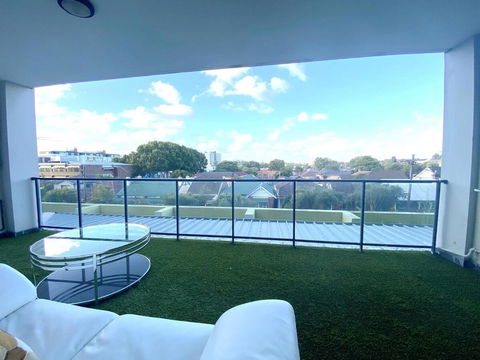 A Cozy 2B2B Apartment Near Airport & Train Station - Holiday Sunshine Coast 3