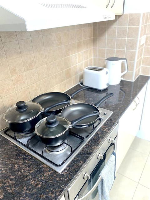 A Cozy 2B2B Apartment Near Airport & Train Station - Holiday Sunshine Coast 4