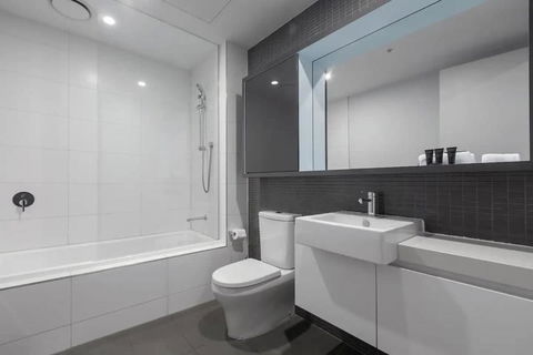 A 3BR Apt Next To Melbourne Zoo FREE Parking - Holiday Sunshine Coast 3