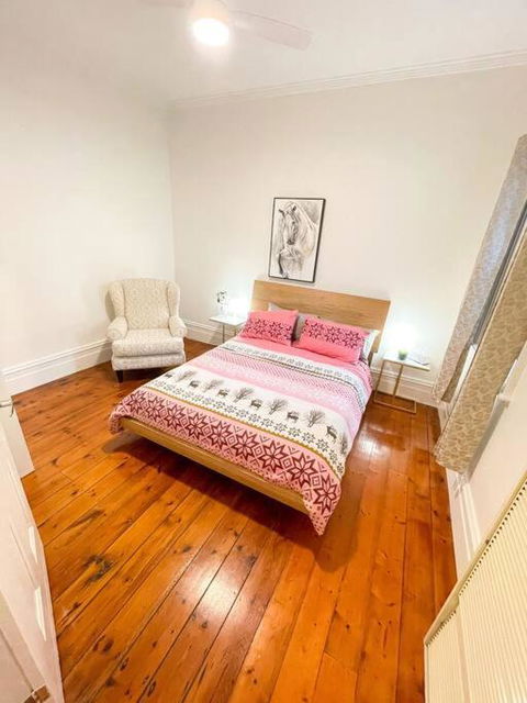 A Beautiful Terrace House With Parking & Courtyard - Holiday Sunshine Coast 4