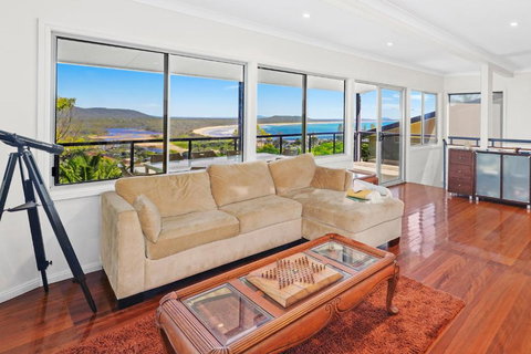 A BIGGER Slice Of Paradise - Sunshine Coast Tourism 2