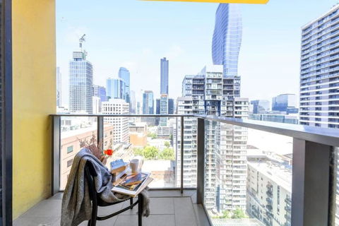 A Chic 2BR Apt City Views Near Southern Cross - Holiday Sunshine Coast 0