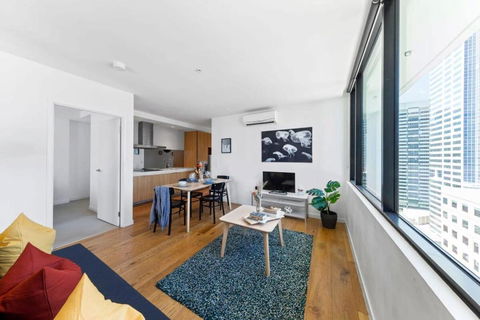 A Chic 2BR Apt City Views Near Southern Cross - Holiday Sunshine Coast 1