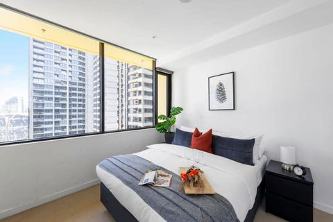 A Chic 2BR Apt City Views Near Southern Cross - Holiday Sunshine Coast 3