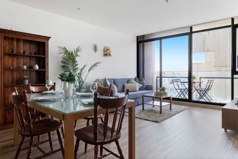 A Chic 2BR Apt Near Melbourne Uni FREE Parking - Sunshine Coast Tourism 0