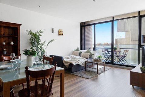 A Chic 2BR Apt Near Melbourne Uni FREE Parking - Sunshine Coast Tourism 2