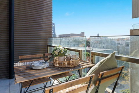 A Chic 2BR Apt Near Melbourne Uni FREE Parking - Sunshine Coast Tourism 4