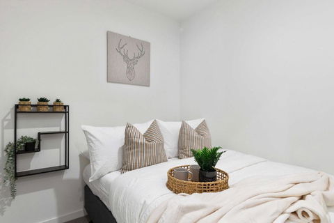A Chic 2BR Apt Right Next To Melbourne Central - Holiday Sunshine Coast 4