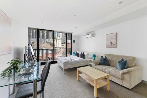 A Chic Studio Only A 4-min Walk To Victoria Market - Holiday Sunshine Coast 0