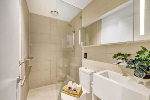 A Comfy 2BR Apt Near Crown & Southern Cross - Holiday Sunshine Coast 2