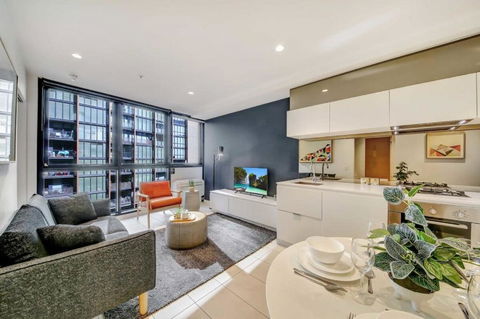 A Comfy 2BR Apt Near Crown & Southern Cross - Holiday Sunshine Coast 0