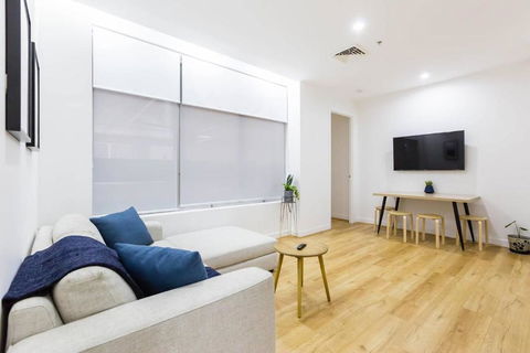 A Coveted Collins Street Pad With Parking - Holiday Sunshine Coast 2