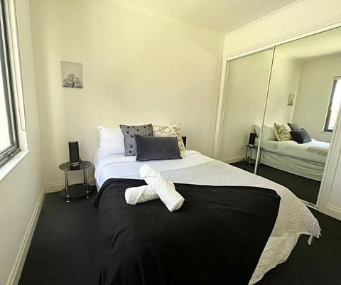 A Cozy 2B2B Apt Next To Carlton Garden W/ Parking - Holiday Sunshine Coast 2