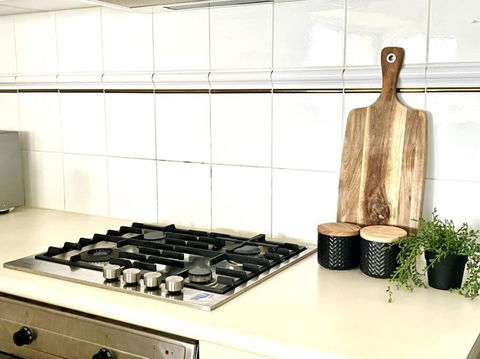 A Cozy 2B2B Apt Next To Carlton Garden W/ Parking - Holiday Sunshine Coast 4
