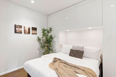 A Cozy 2BR Apt With Yarra Views FREE Parking - Holiday Sunshine Coast 3