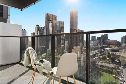 A Cozy Apt With City Views Near Crown Casino - Holiday Sunshine Coast 0