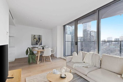 A Cozy Apt With City Views Near Crown Casino - Holiday Sunshine Coast 1