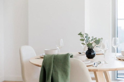 A Cozy Apt With City Views Near Crown Casino - Holiday Sunshine Coast 3