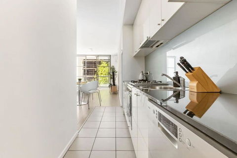 A Cozy & Modern Studio Right Next To Darling Harbour - Holiday Sunshine Coast 2