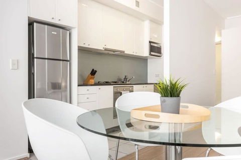 A Cozy & Modern Studio Right Next To Darling Harbour - Holiday Sunshine Coast 4