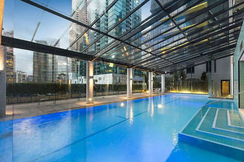 A Large 2BR Apt Near Crown Sleeps 8 FREE Parking - Holiday Sunshine Coast 4