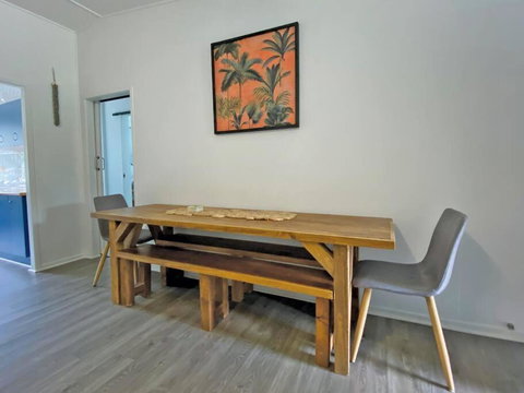 A LITTLE GREY SHACK - Holiday Sunshine Coast 2