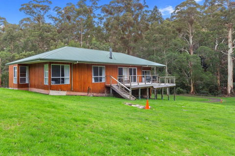 A Little Touch Of Paradise - Holiday Sunshine Coast 0