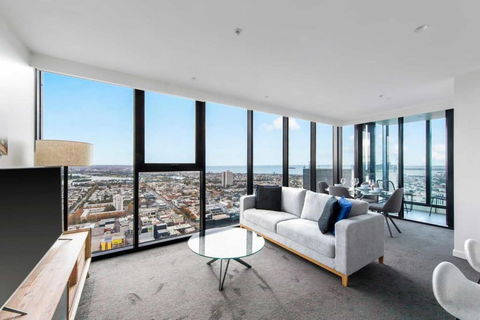 A Lux 2BR Apt With Panoramic Views, FREE Parking - Holiday Sunshine Coast 0