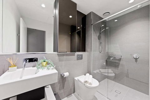 A Lux & Modern Apt Next To Southern Cross Station - Holiday Sunshine Coast 3