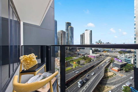 A Modern & Spacious 2BR Apt City Views Southbank - Holiday Sunshine Coast 1