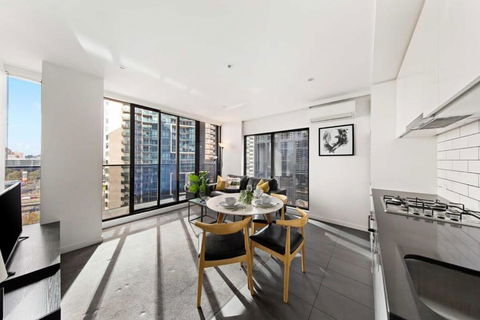 A Modern & Spacious 2BR Apt City Views Southbank - Holiday Sunshine Coast 2