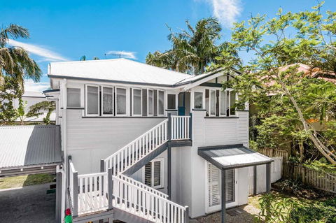 A Perfect Stay - Cape Cottage - Holiday Sunshine Coast 1