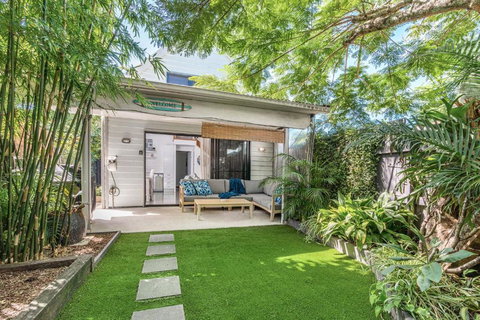 A Perfect Stay - Gidgets Studio - Holiday Sunshine Coast 0