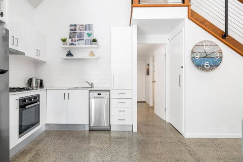 A Perfect Stay - Gidgets Studio - Holiday Sunshine Coast 3