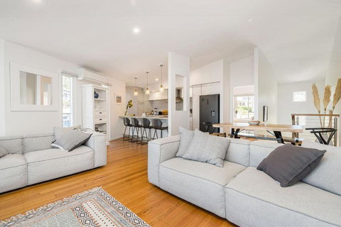 A Perfect Stay - Pelican Point - Holiday Sunshine Coast 1