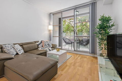 A Plush & Comfy Studio Next To Darling Harbour - Holiday Sunshine Coast 1