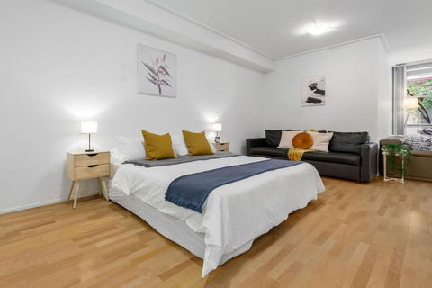 A Plush & Comfy Studio Next To Darling Harbour - Holiday Sunshine Coast 4