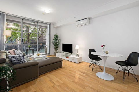 A Plush & Comfy Studio Next To Darling Harbour - Holiday Sunshine Coast 3