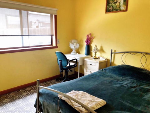 A Single Room Near The Railway Station - Holiday Sunshine Coast 4