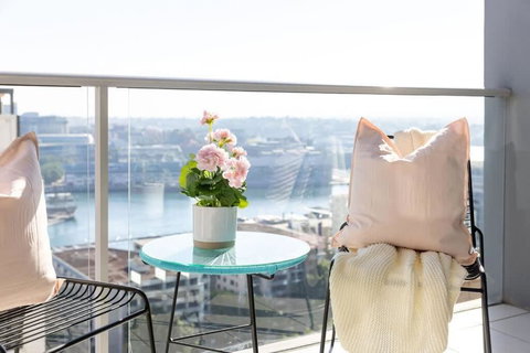 A Spacious 2BR Apt With An Amazing View Over Darling Harbour - Holiday Sunshine Coast 0