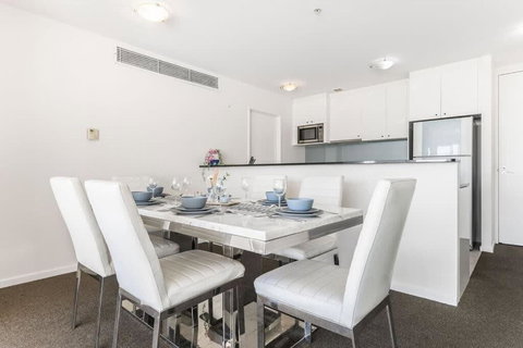 A Spacious 2BR Apt With An Amazing View Over Darling Harbour - Holiday Sunshine Coast 4