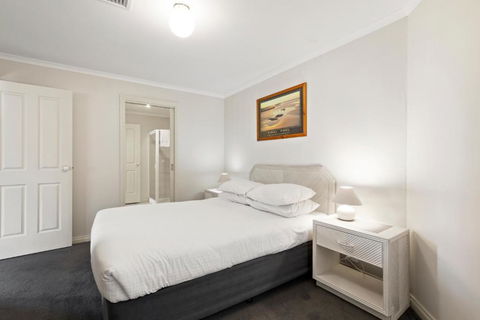 A Stones Throw - Holiday Sunshine Coast 4
