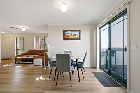 A Stones Throw - Holiday Sunshine Coast 3