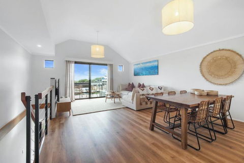 A Stones Throw Gnarabup - Holiday Sunshine Coast 0