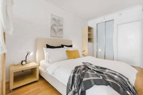 A Stunning & Cozy Studio Next To Darling Harbour - Holiday Sunshine Coast 2