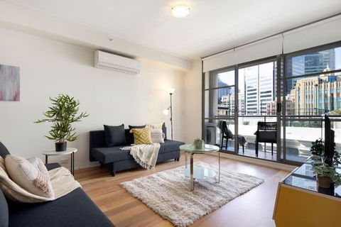 A Stylish & Bright Suite Next To Darling Harbour - Holiday Sunshine Coast 3