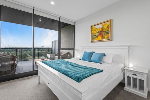 A Taste Of Paradise In Inner City Suburbia - Holiday Sunshine Coast 1