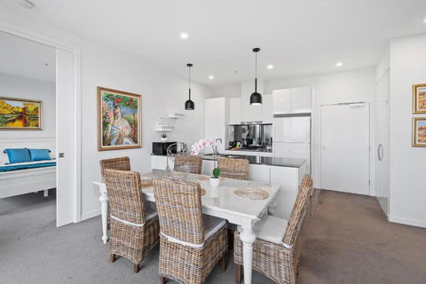 A Taste Of Paradise In Inner City Suburbia - Holiday Sunshine Coast 3