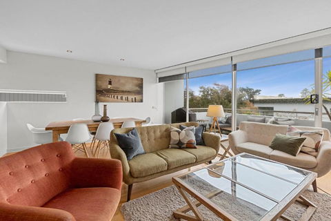 A Touch Of Class - Holiday Sunshine Coast 1