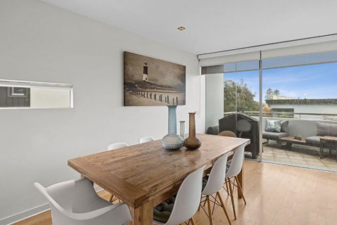 A Touch Of Class - Holiday Sunshine Coast 3